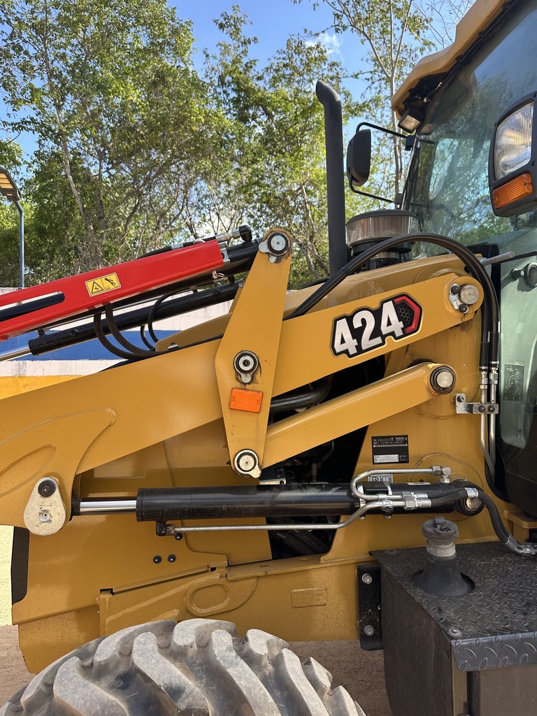 RETROEXCAVADORA CATERPILLAR 424 – 2025