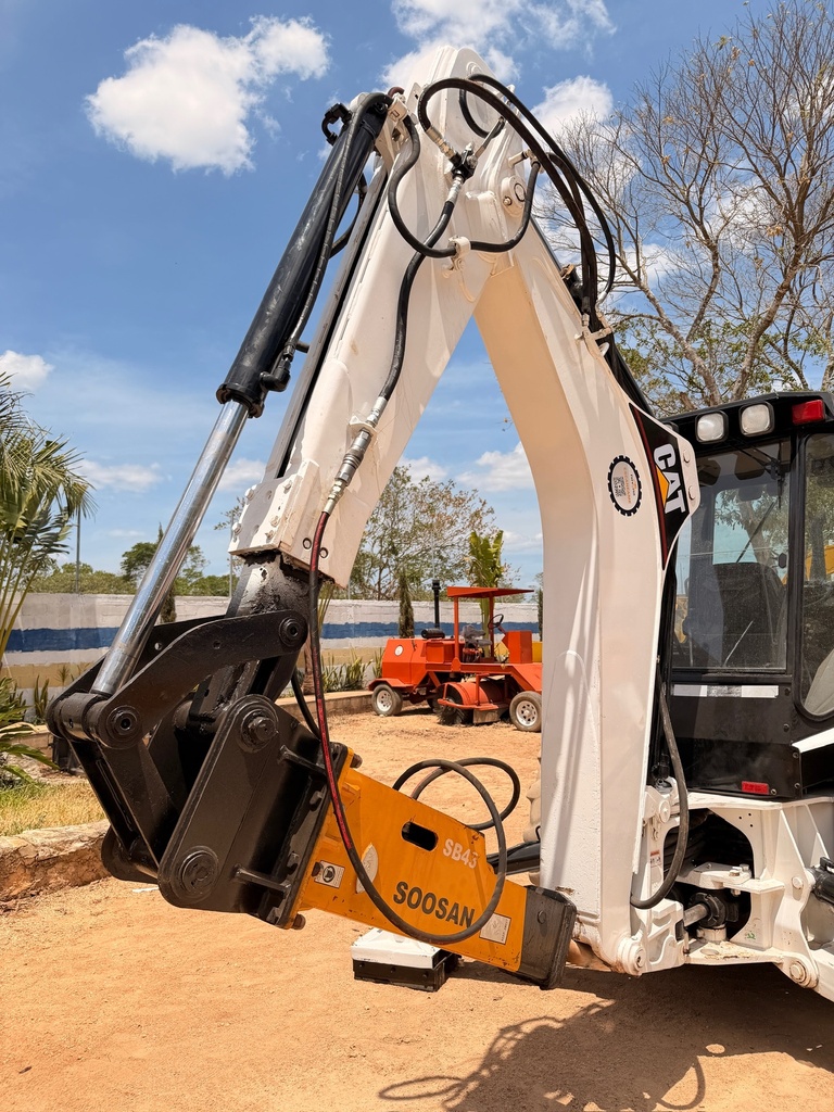 Retroexcavadora Caterpillar 416B 4x4 | Cabina Cerrada con Extensión y 3000hrs
