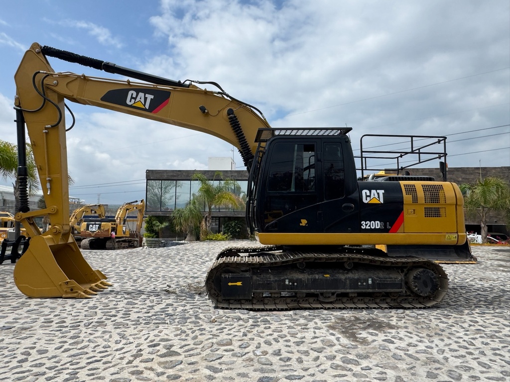 Excavadora Caterpillar 320DL 2019
