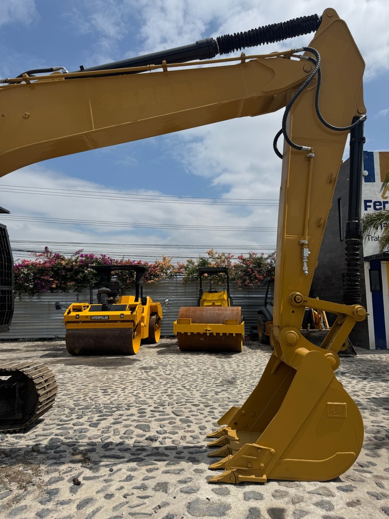 Excavadora Caterpillar 320DL 2019
