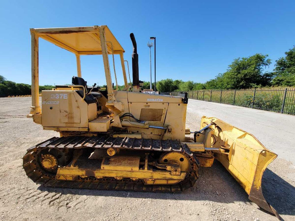 Tractor D37E-2