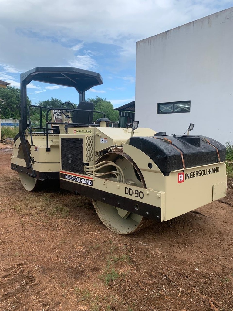 Vibrocompactador tandem DD90