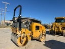 Vibrocompactador tándem CB34B 