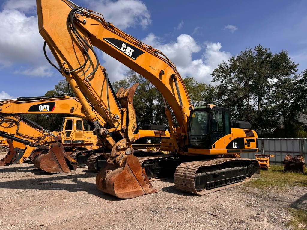 Excavadora 330DL