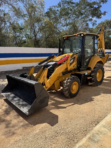 [0710.] RETROEXCAVADORA CAT 420F.